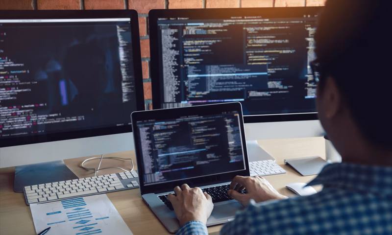 数据科学选型：R与Python如何赋能茅箭区网站建设？